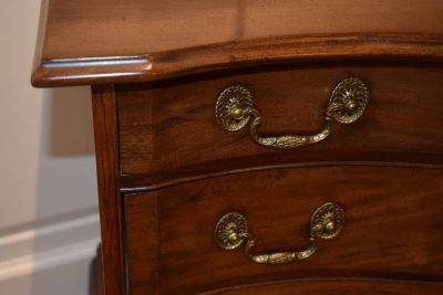 Boston double Serpentine and blocked end chest