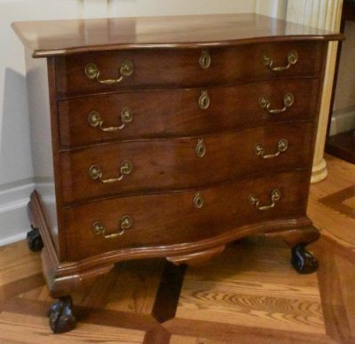 Boston double Serpentine and blocked end chest