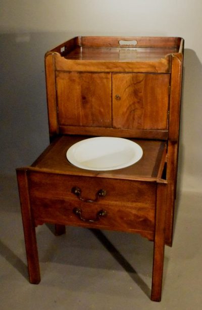 George III commode In the Chippendale style