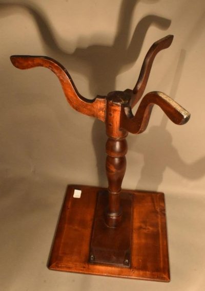 New England candlestand