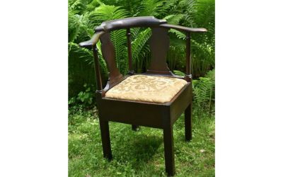 18th Century English Mahogany Chippendale Corner Chair