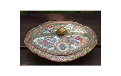 Chinese Export Rose Medallion Covered Vegetable Dish