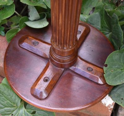 Georgian mahogany kettle stand 