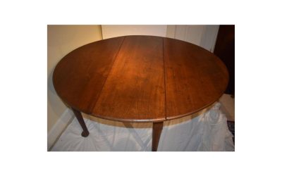 English Oval Top Walnut Dining Table of the 1700s